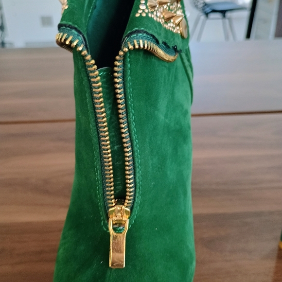 Alba Green Heels with Gold Accents - Picture 4 of 9